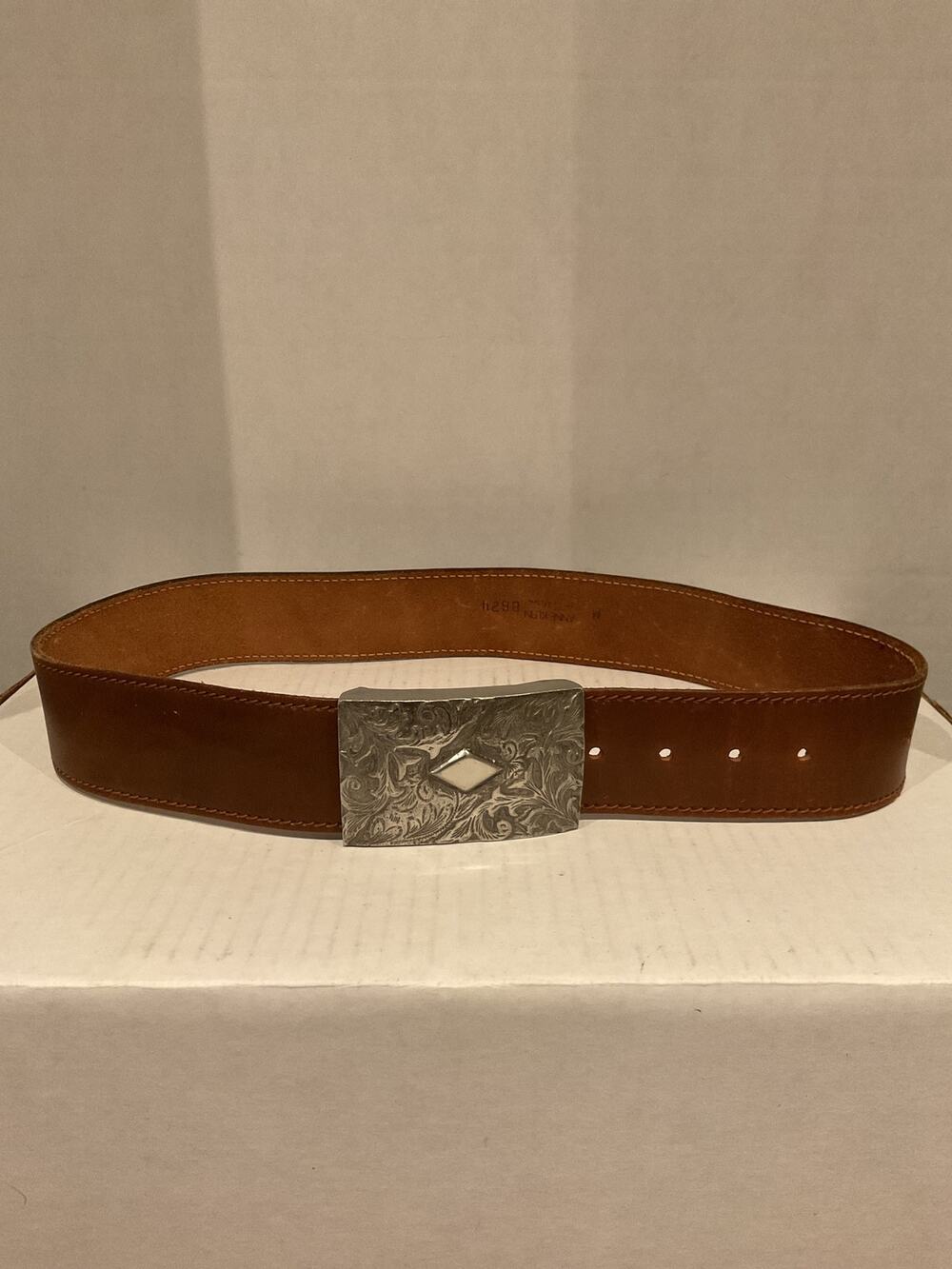 Anne Klein - Vintage Brown Wide Leather Belt w/Paisley & Diamond Etched Buckle-M